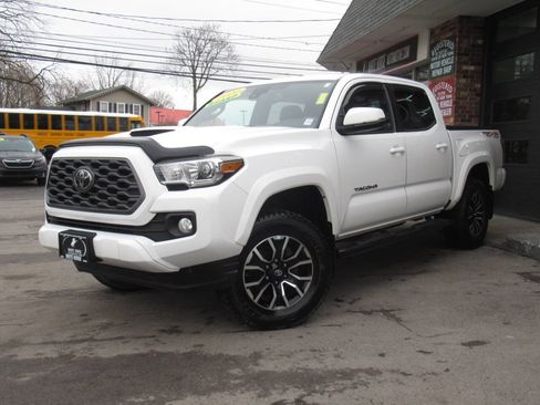Used 2020 Toyota Tacoma TRD Sport image 28