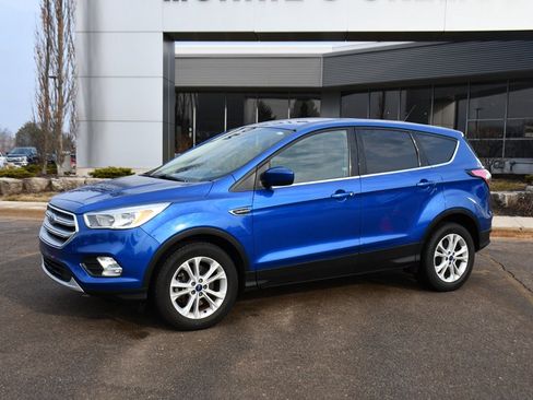 Used 2017 Ford Escape SE image 2