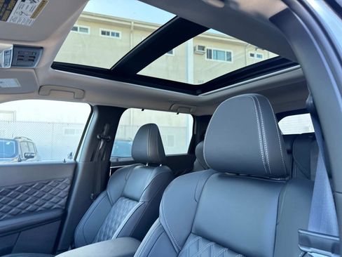 New 2025 Mitsubishi Outlander 4WD Plug-In Hybrid image 18