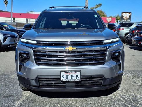 Used 2025 Chevrolet Traverse LT w/ Enhanced Driving Package image 2