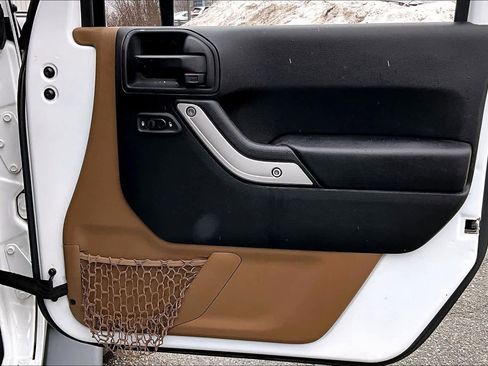 Used 2017 Jeep Wrangler Unlimited Sahara w/ Connectivity Group image 23