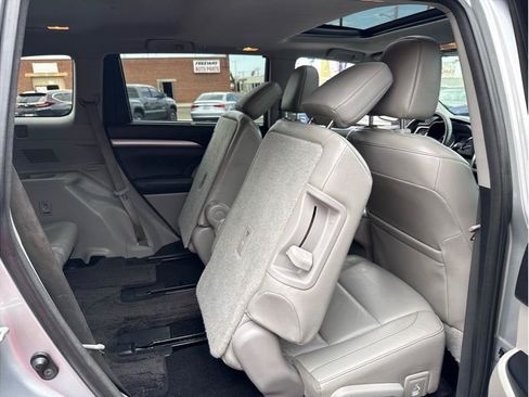 Used 2015 Toyota Highlander XLE FWD image 8