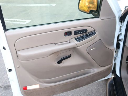 Used 2004 GMC Yukon XL SLT w/ Preferred Equipment Group image 16