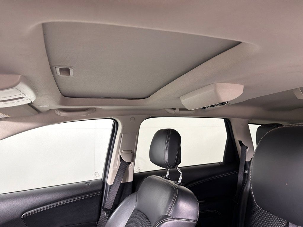 Used 2020 Dodge Journey Crossroad FWD image 14