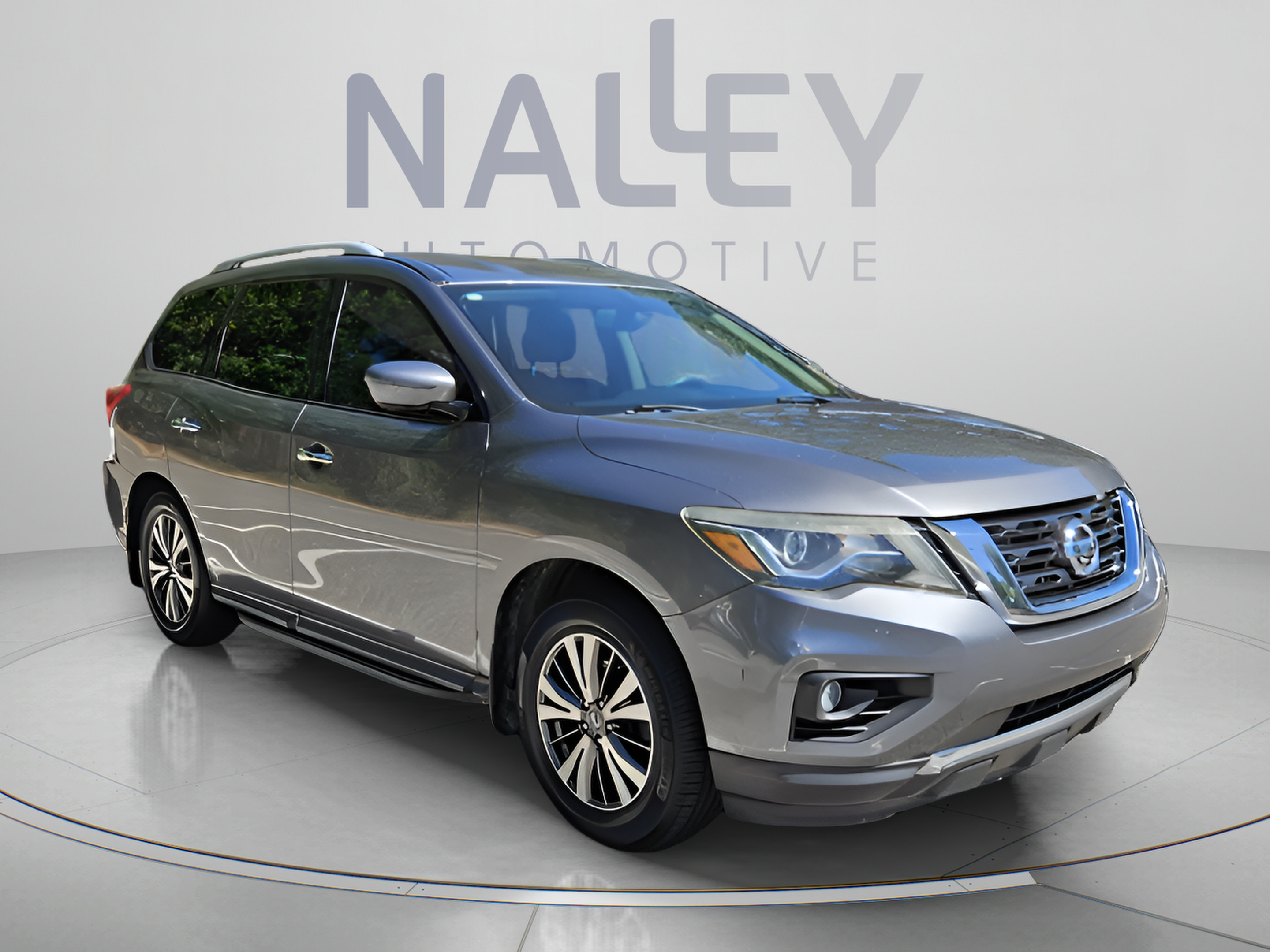Used 2017 Nissan Pathfinder SV w/ Trailer Tow Package FWD image 3