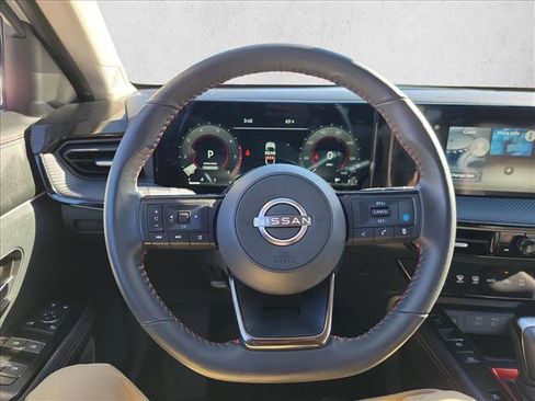 Used 2025 Nissan Kicks SR image 21