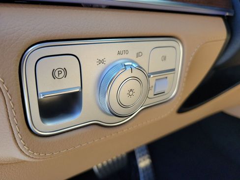 New 2026 Mercedes-Benz GLS 580 4MATIC image 28