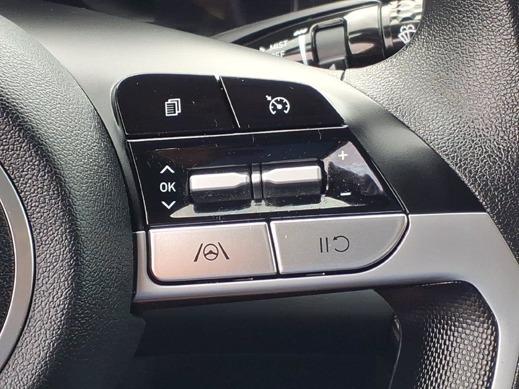 Used 2023 Hyundai Elantra Blue w/ Preferred Accessory Package FWD image 11