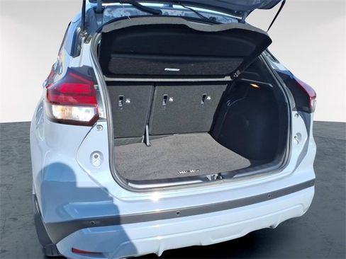 Used 2023 Nissan Kicks SR w/ SR Premium Package image 9