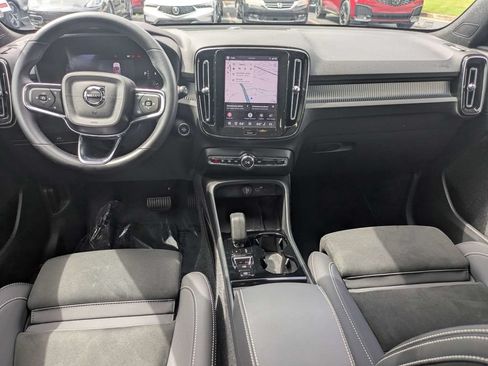 Certified 2025 Volvo XC40 B5 Plus AWD/4WD image 16