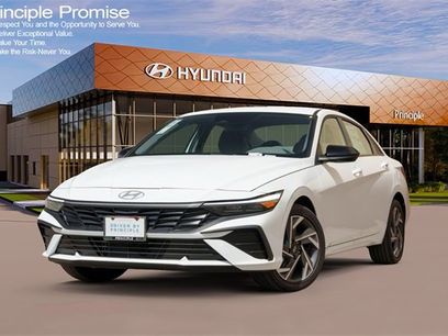 New 2025 Hyundai Elantra SEL w/ Cargo Package