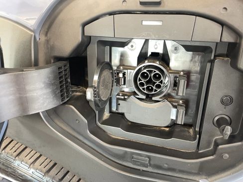 Used 2023 Toyota bZ4X AWD image 26