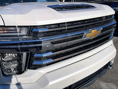Used 2020 Chevrolet Silverado 2500 High Country w/ Z71 Off-Road Package image 17