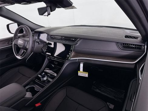 New 2026 Jeep Grand Cherokee Limited Reserve image 24