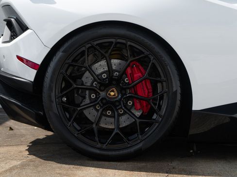 Used 2018 Lamborghini Huracan Performante image 31