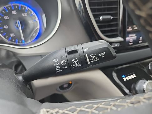 Used 2023 Chrysler Pacifica Touring-L FWD image 43