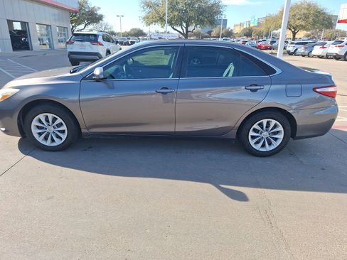 Used 2016 Toyota Camry LE image 3