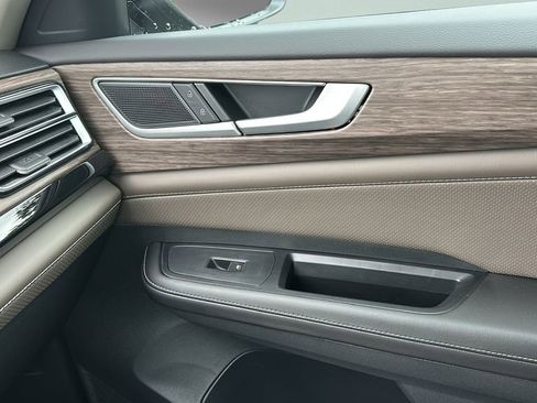 New 2026 Volkswagen Atlas SEL image 15