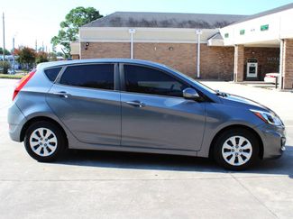 Used 2017 Hyundai Accent SE image 1