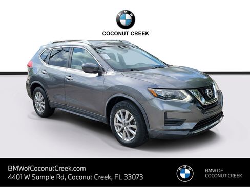 Used 2017 Nissan Rogue SV FWD image 1