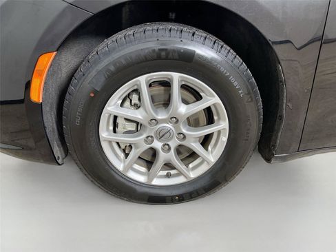 Used 2025 Chrysler Pacifica Select FWD image 29