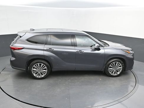 Used 2021 Toyota Highlander Platinum AWD/4WD image 31