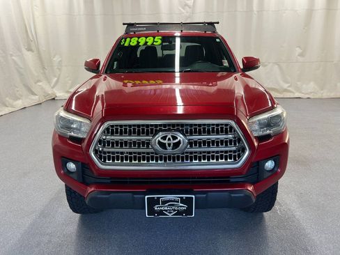 Used 2017 Toyota Tacoma TRD Off-Road w/ Tow Package AWD/4WD image 2
