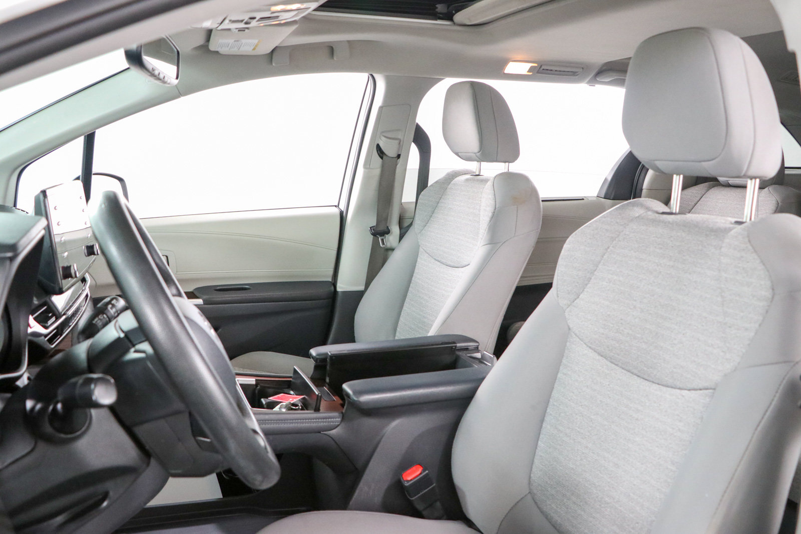 Used 2021 Toyota Sienna LE w/ LE Plus Package FWD image 24