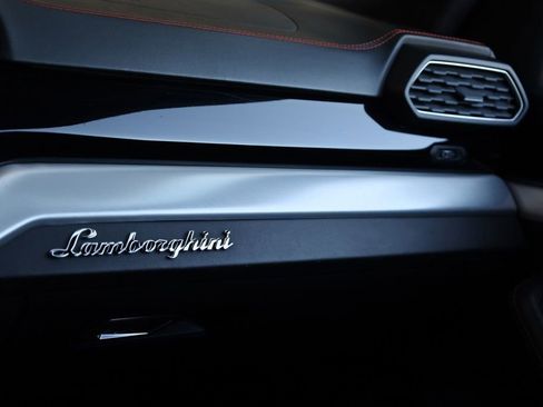 Used 2019 Lamborghini Urus image 36