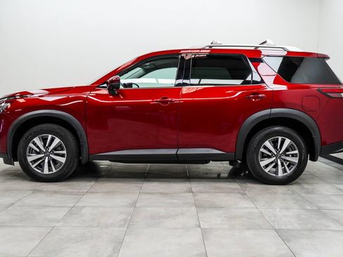 Used 2023 Nissan Pathfinder SL AWD/4WD image 8