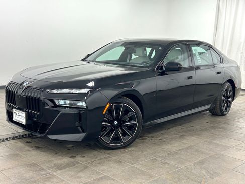 Used 2023 BMW 760i xDrive image 1