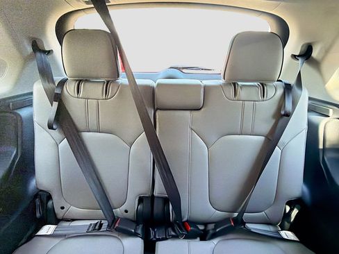 Used 2024 Honda Pilot Elite image 23