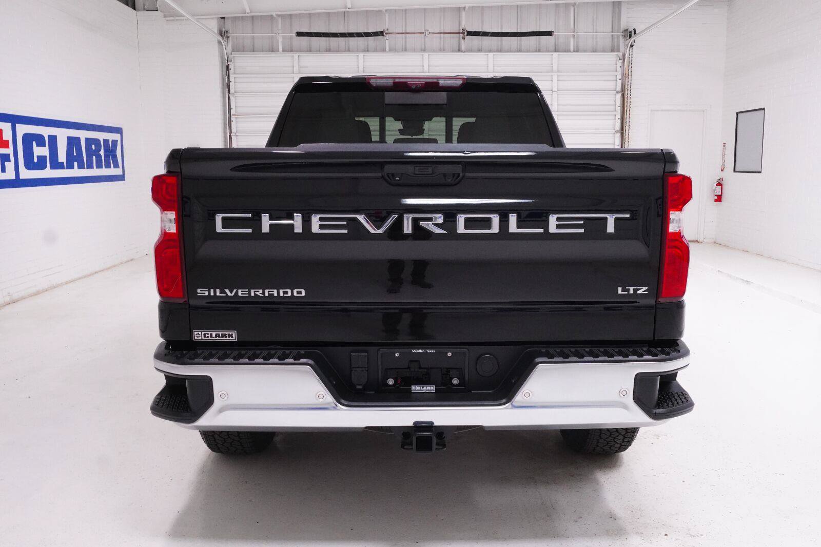 Used 2024 Chevrolet Silverado 1500 LTZ w/ Technology Package RWD image 33