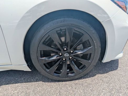 Used 2023 Nissan Maxima SR w/ Sport Mat Group FWD image 25