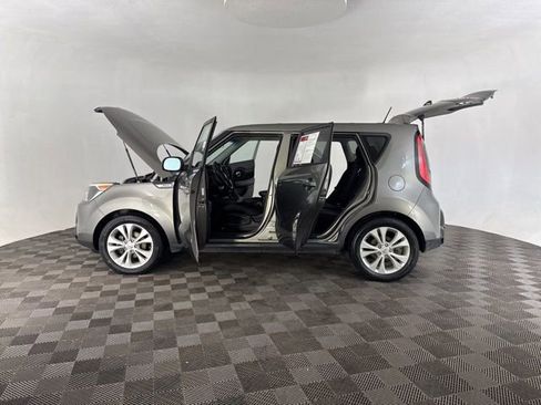 Used 2016 Kia Soul + image 10