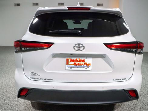 Used 2023 Toyota Highlander Limited image 8