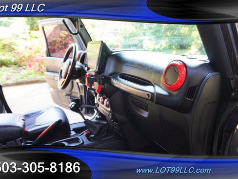 Used 2016 Jeep Wrangler Unlimited Sahara AWD/4WD image 17