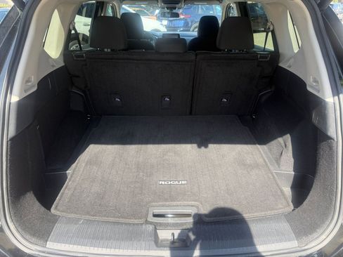 Used 2025 Nissan Rogue SV FWD image 29