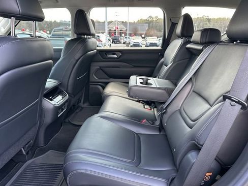 Used 2025 Nissan Armada SV image 14