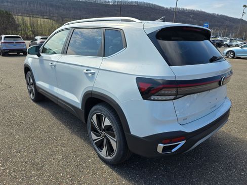 New 2026 Volkswagen Taos SE AWD/4WD image 5