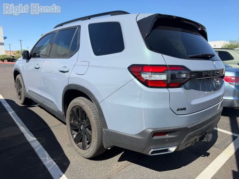 Used 2025 Honda Pilot Black Edition image 3