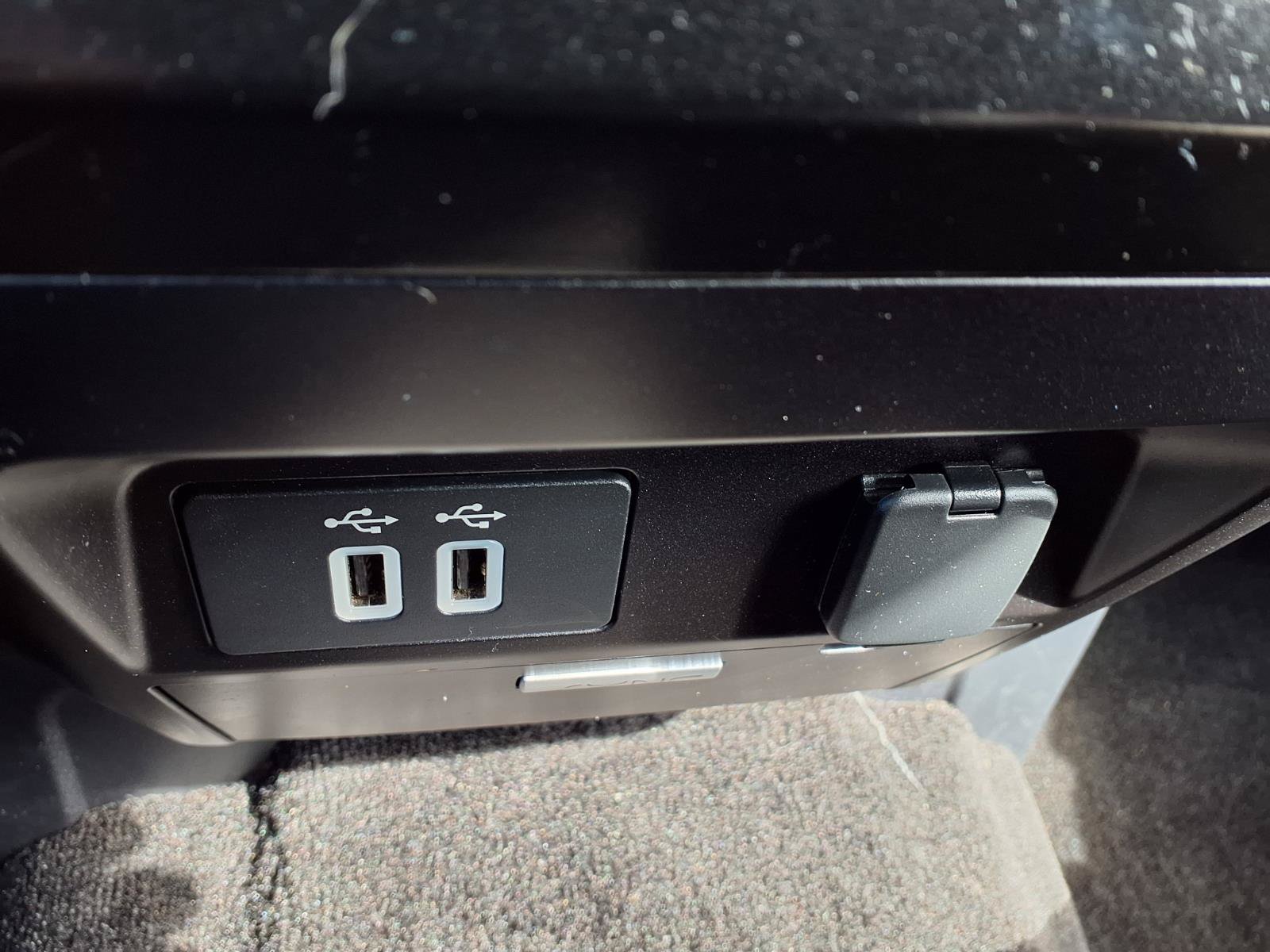 Used 2018 Ford F150 XLT w/ Equipment Group 302A Luxury AWD/4WD image 8
