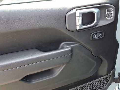 Certified 2023 Jeep Wrangler Unlimited w/ Cold Weather Group image 12