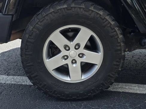 Used 2012 Jeep Wrangler Unlimited Rubicon w/ Connectivity Group AWD/4WD image 34