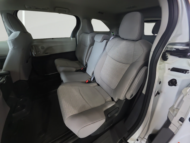 Used 2024 Toyota Sienna LE FWD image 24