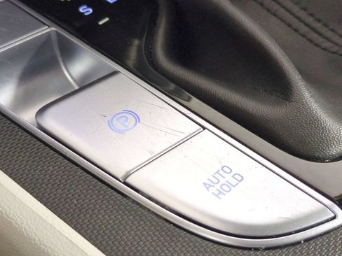 Used 2025 Hyundai Elantra Limited FWD image 29