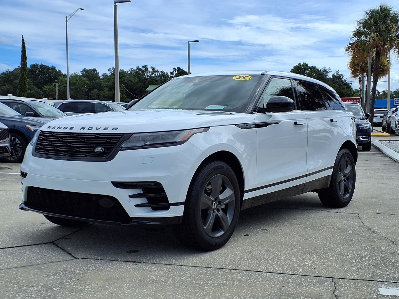Used 2025 Land Rover Range Rover Velar Dynamic SE AWD/4WD image 3