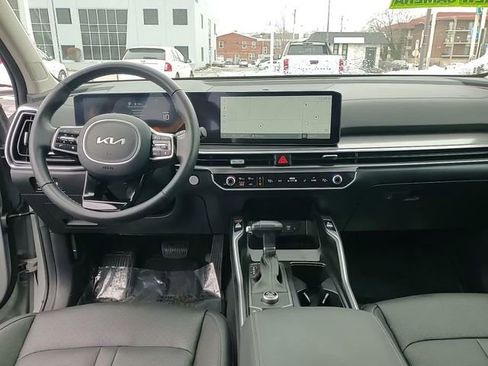 Used 2025 Kia Sorento S w/ Panoramic Sunroof Package image 3