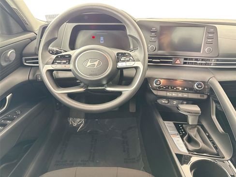 Used 2025 Hyundai Elantra Hybrid FWD image 26