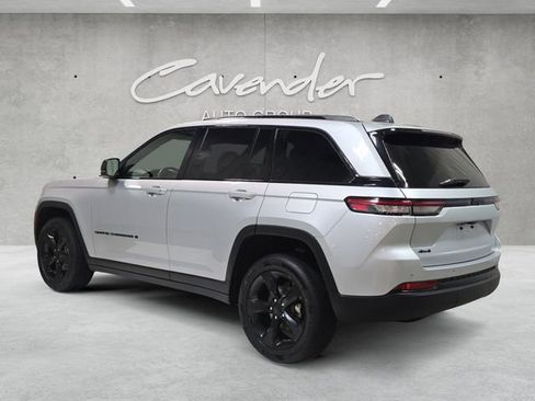 Used 2022 Jeep Grand Cherokee Altitude image 14